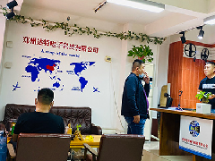 客戶特地跑到公司來購買地下手持金屬探測器